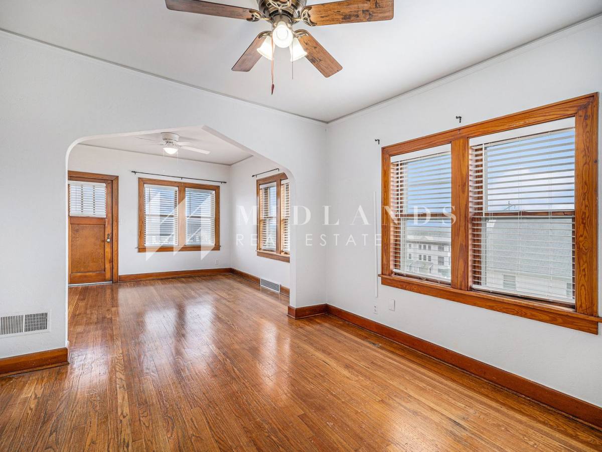House for rent at 815 Pierce St, Omaha, NE 68108