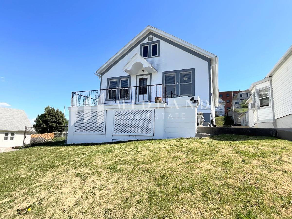 House for rent at 815 Pierce St, Omaha, NE 68108