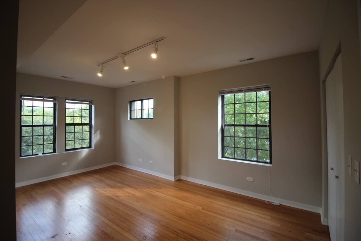Apartment for rent at 3102-10 W Sunnyside Ave, Chicago, IL 60625