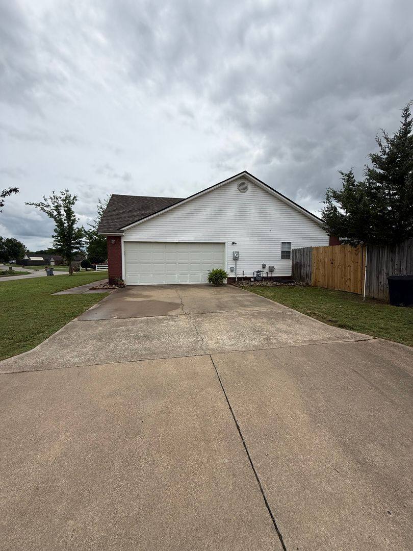 House for rent at 1821 Palomino Dr, Greenwood, AR 72936