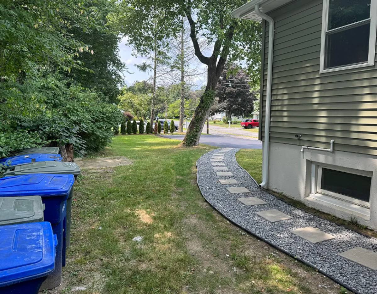 Apartment for rent at 2 Dupont Circle, Leominster, MA 01453