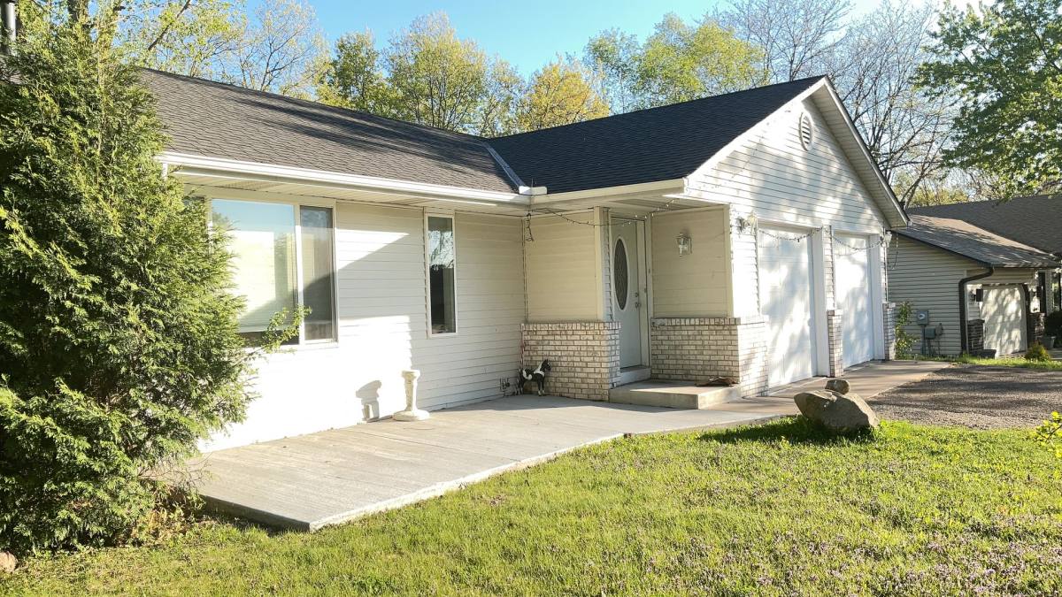 House for rent at 2121 Hallmark Ave N, Saint Paul, MN 55128