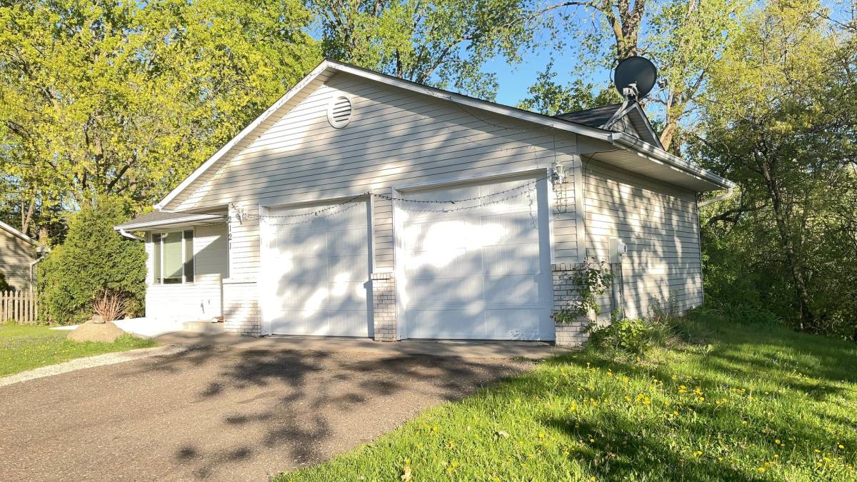 House for rent at 2121 Hallmark Ave N, Saint Paul, MN 55128