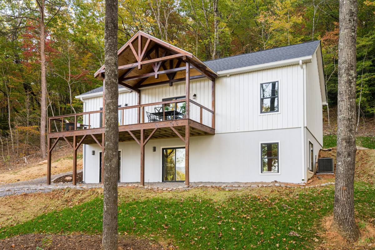 House for rent at 1487 Golf Course Rd, Old Fort, NC 28762
