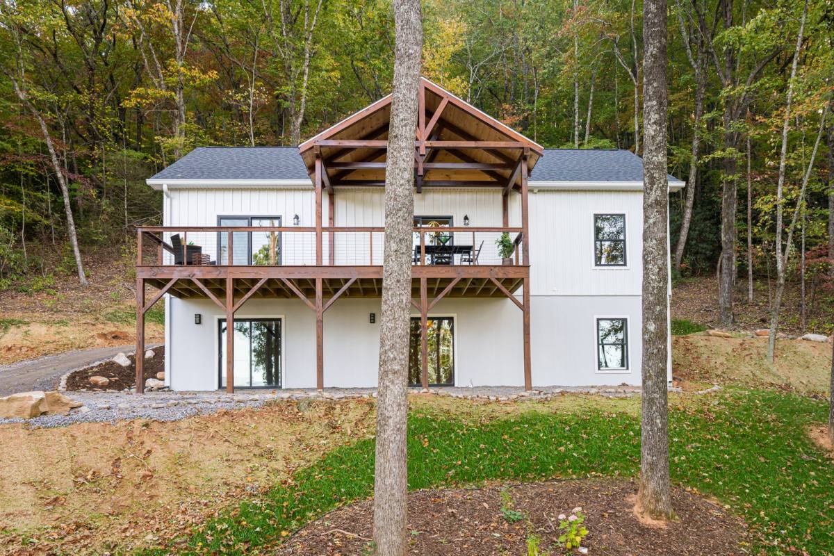 House for rent at 1487 Golf Course Rd, Old Fort, NC 28762