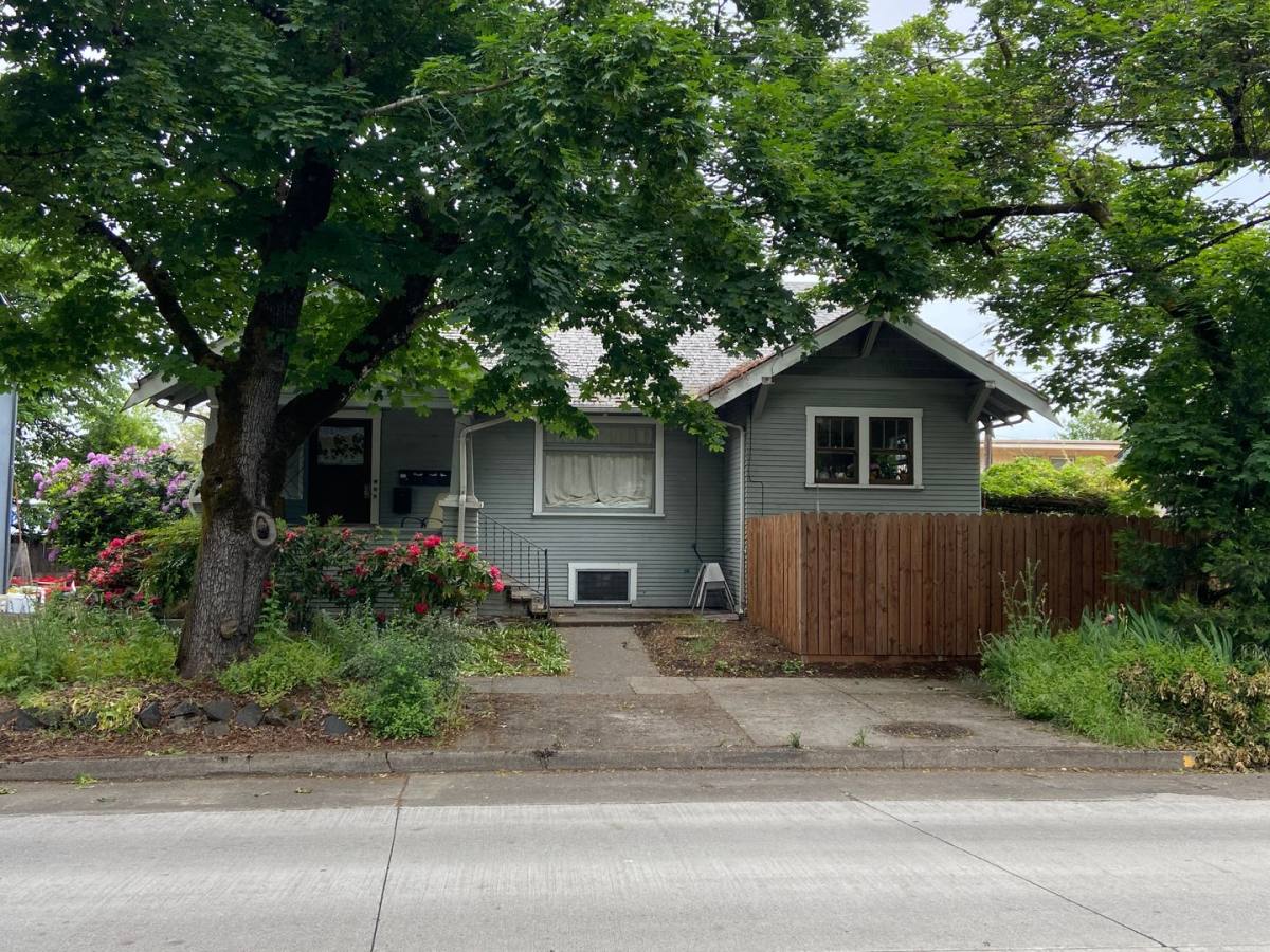 Apartment for rent at 1137 Washington St, Eugene, OR 97401