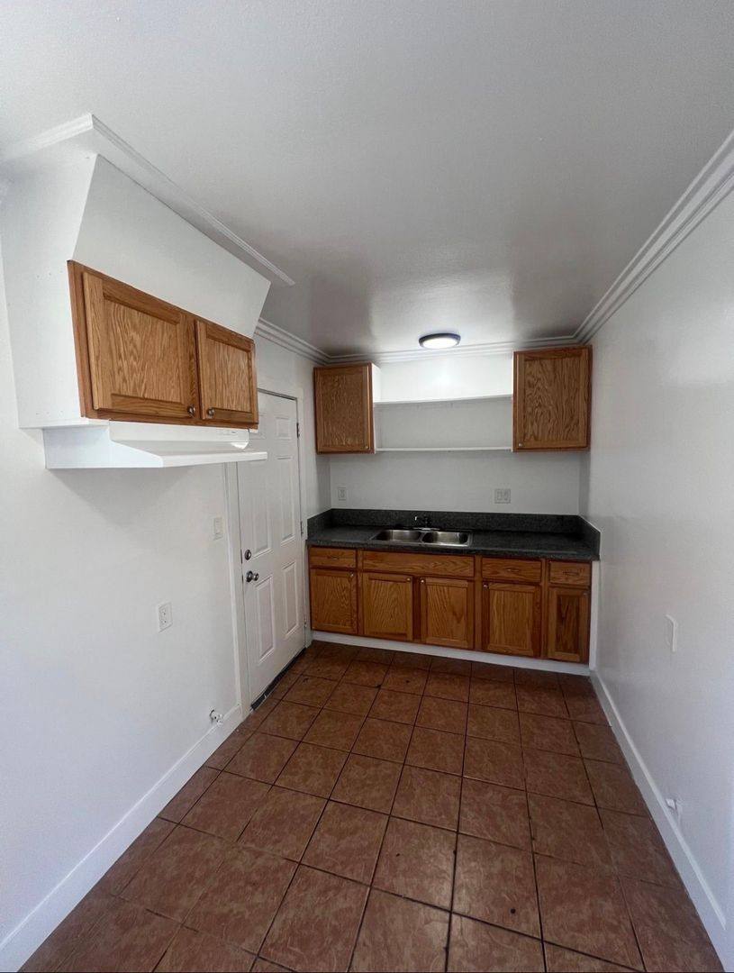 Apartment for rent at 428 N Poplar Ave, Montebello, CA 90640