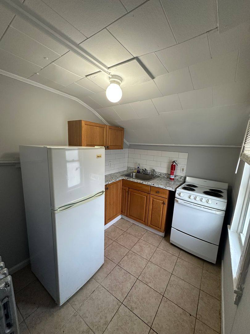 Apartment for rent at 415 Kent Rd, Upper Darby, PA 19082