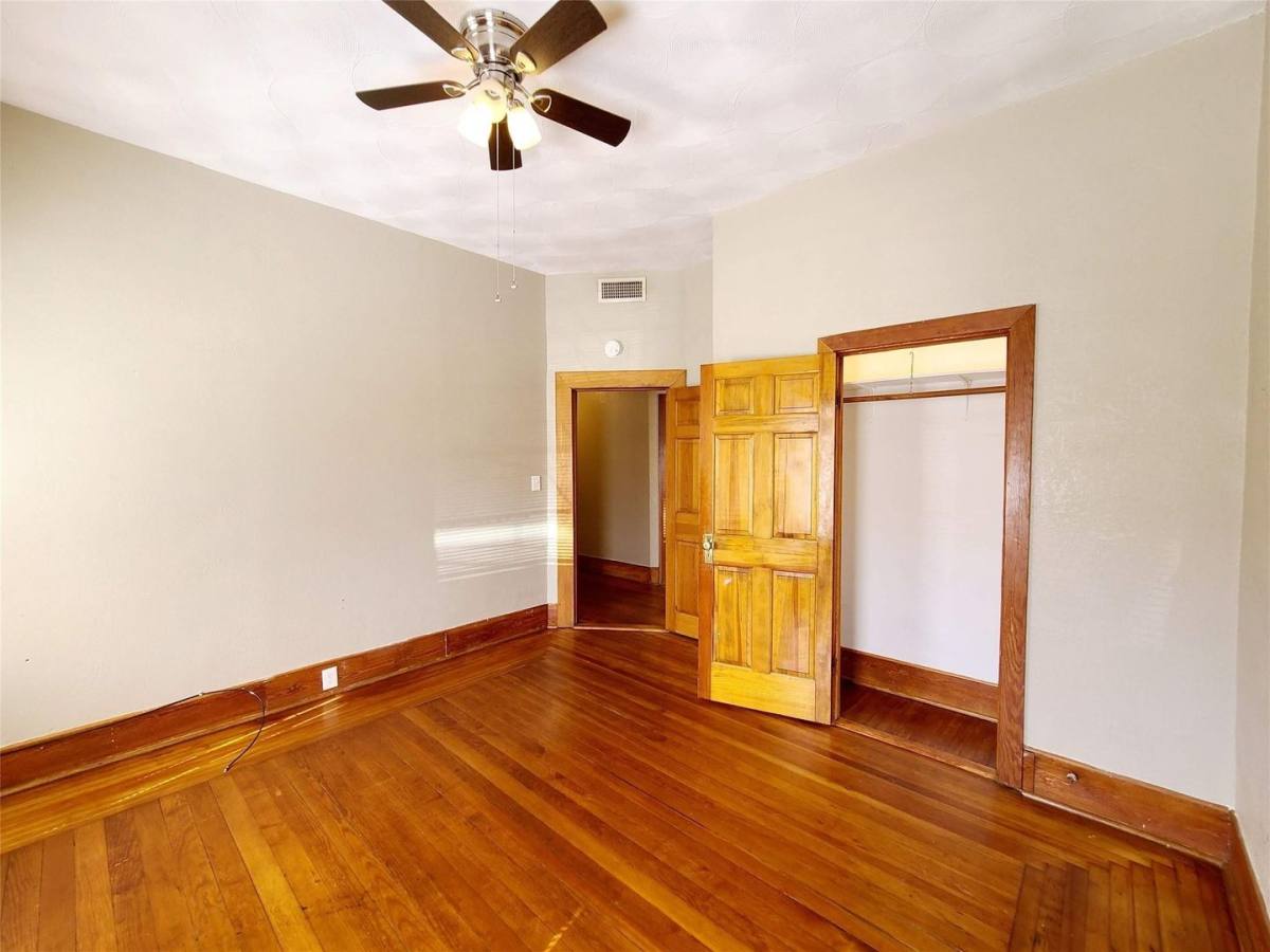 Apartment for rent at 4909 Worth St, Dallas, TX 75214