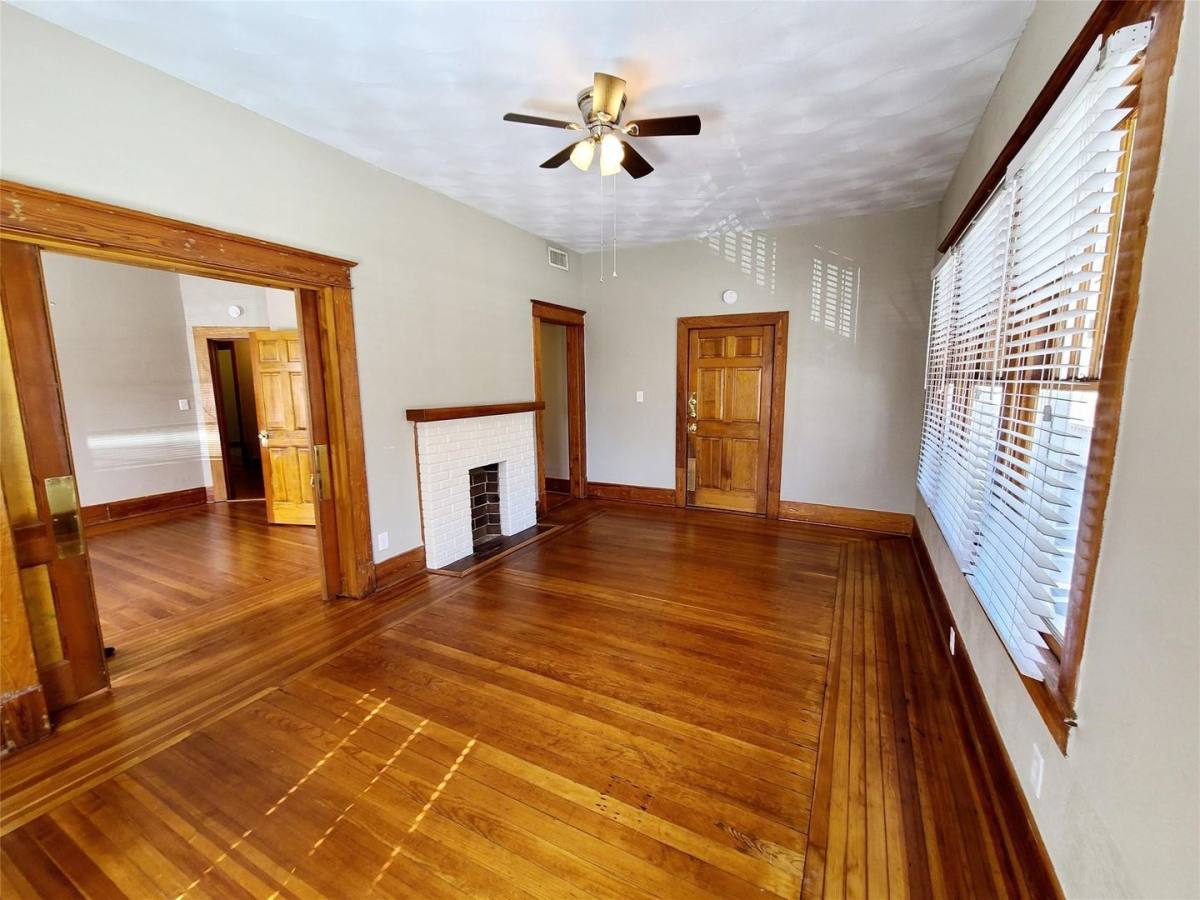 Apartment for rent at 4909 Worth St, Dallas, TX 75214