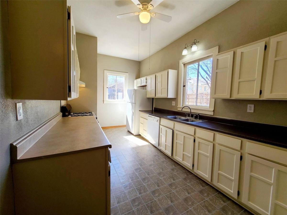 Apartment for rent at 4909 Worth St, Dallas, TX 75214