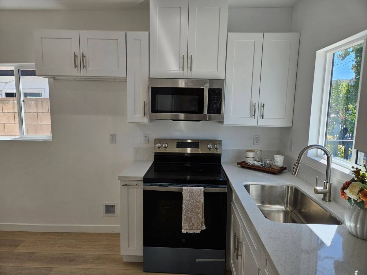 Apartment for rent at 9300 Tamarack Ave, Sun Valley, CA 91352