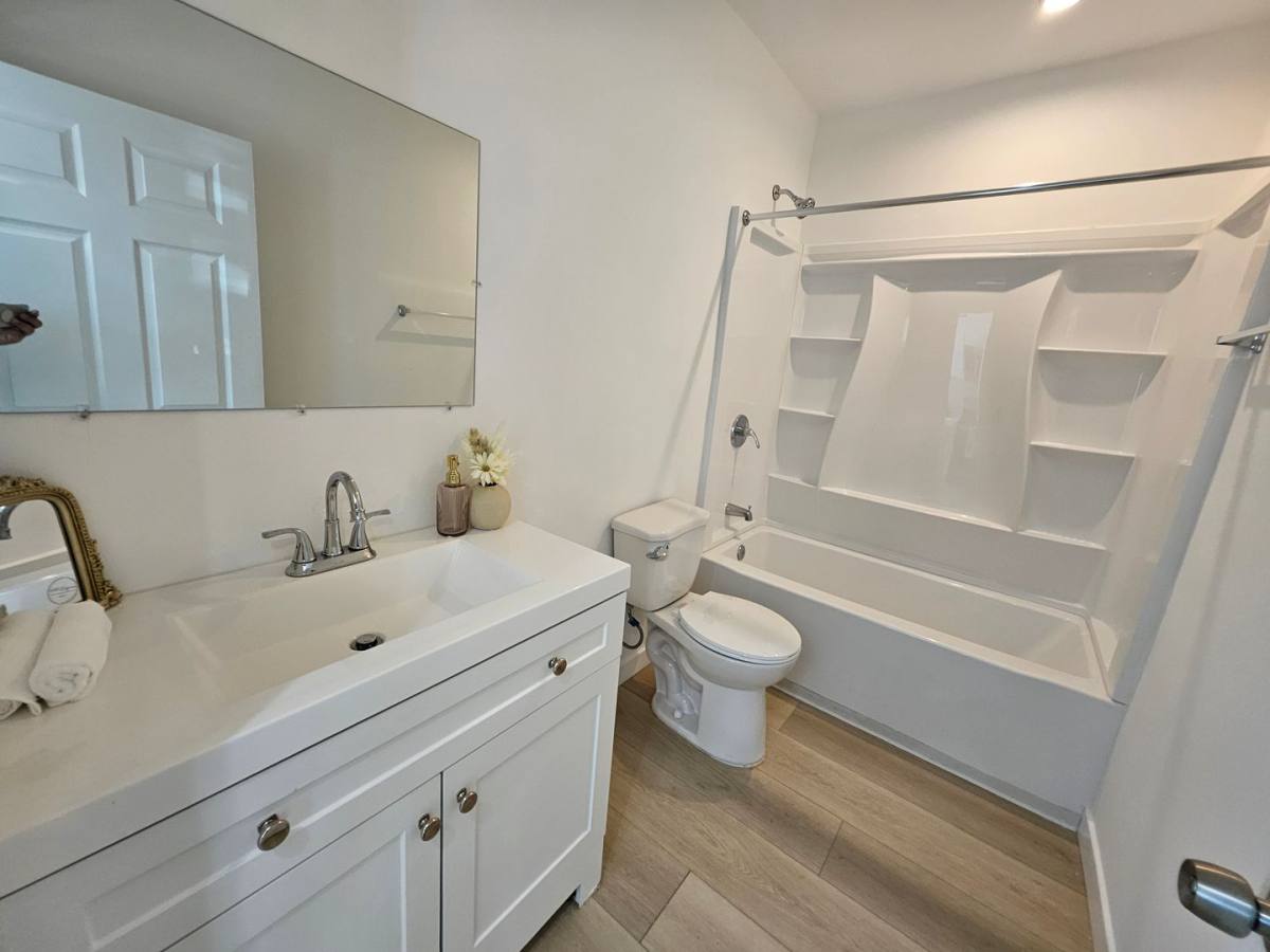 Apartment for rent at 9300 Tamarack Ave, Sun Valley, CA 91352