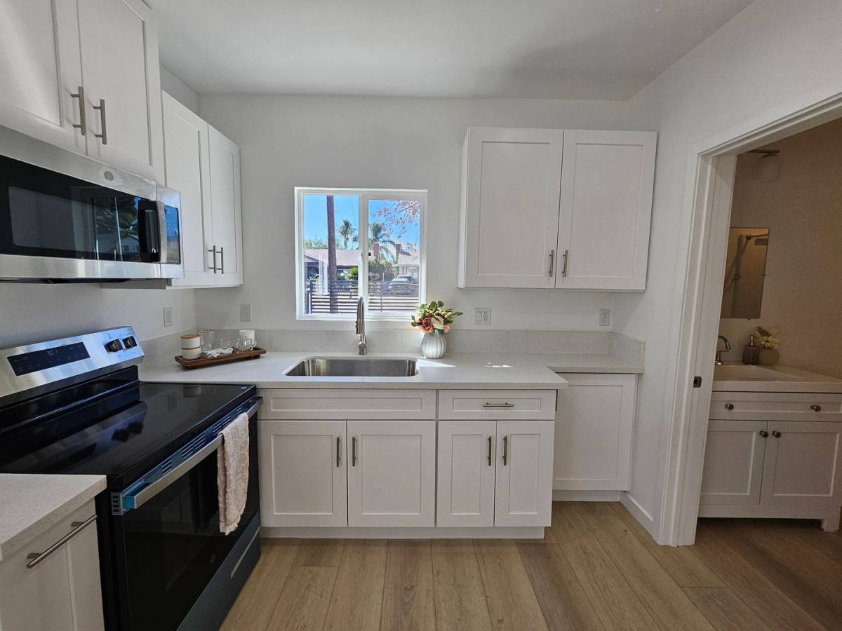 Apartment for rent at 9300 Tamarack Ave, Sun Valley, CA 91352