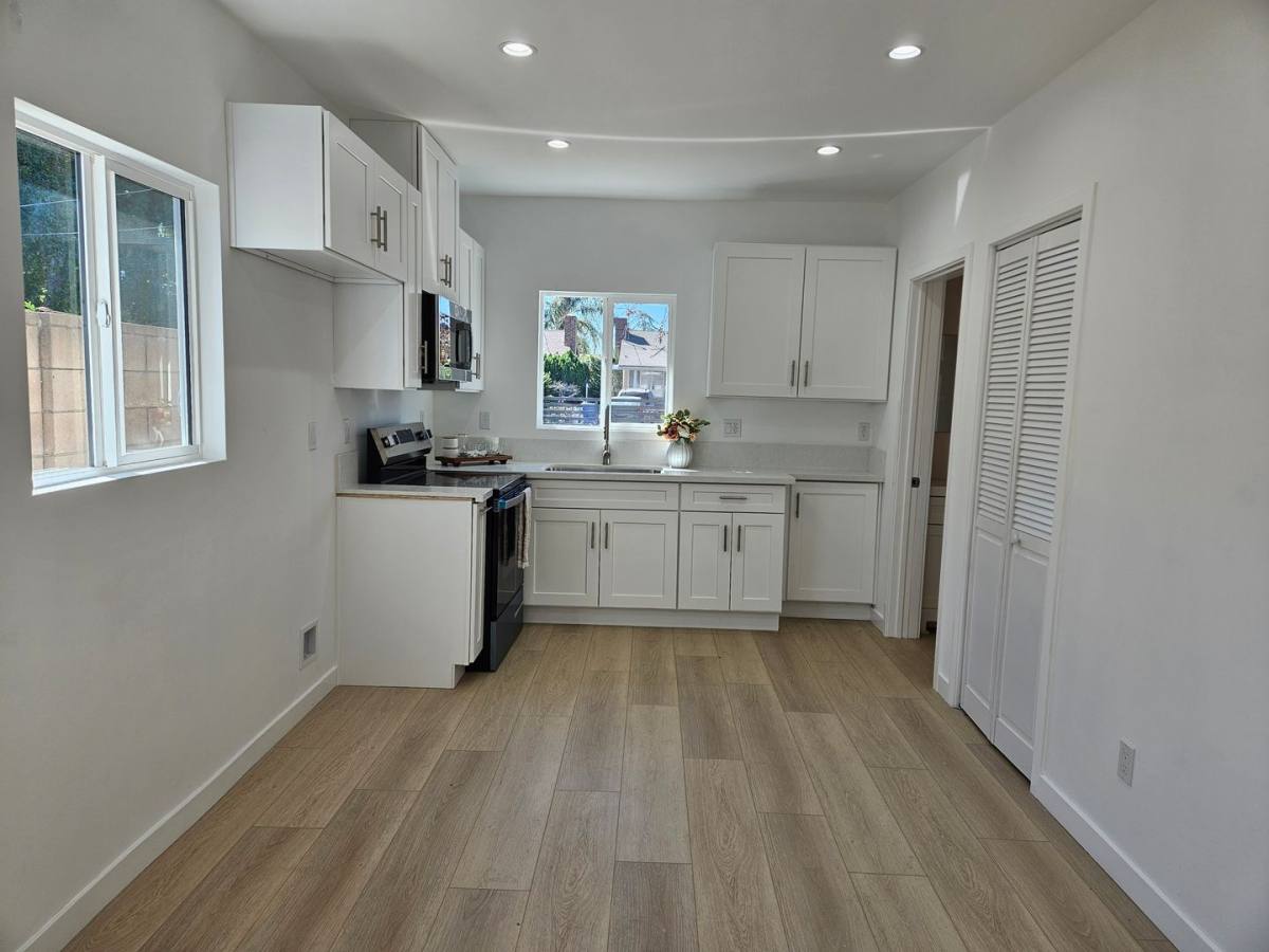 Apartment for rent at 9300 Tamarack Ave, Sun Valley, CA 91352