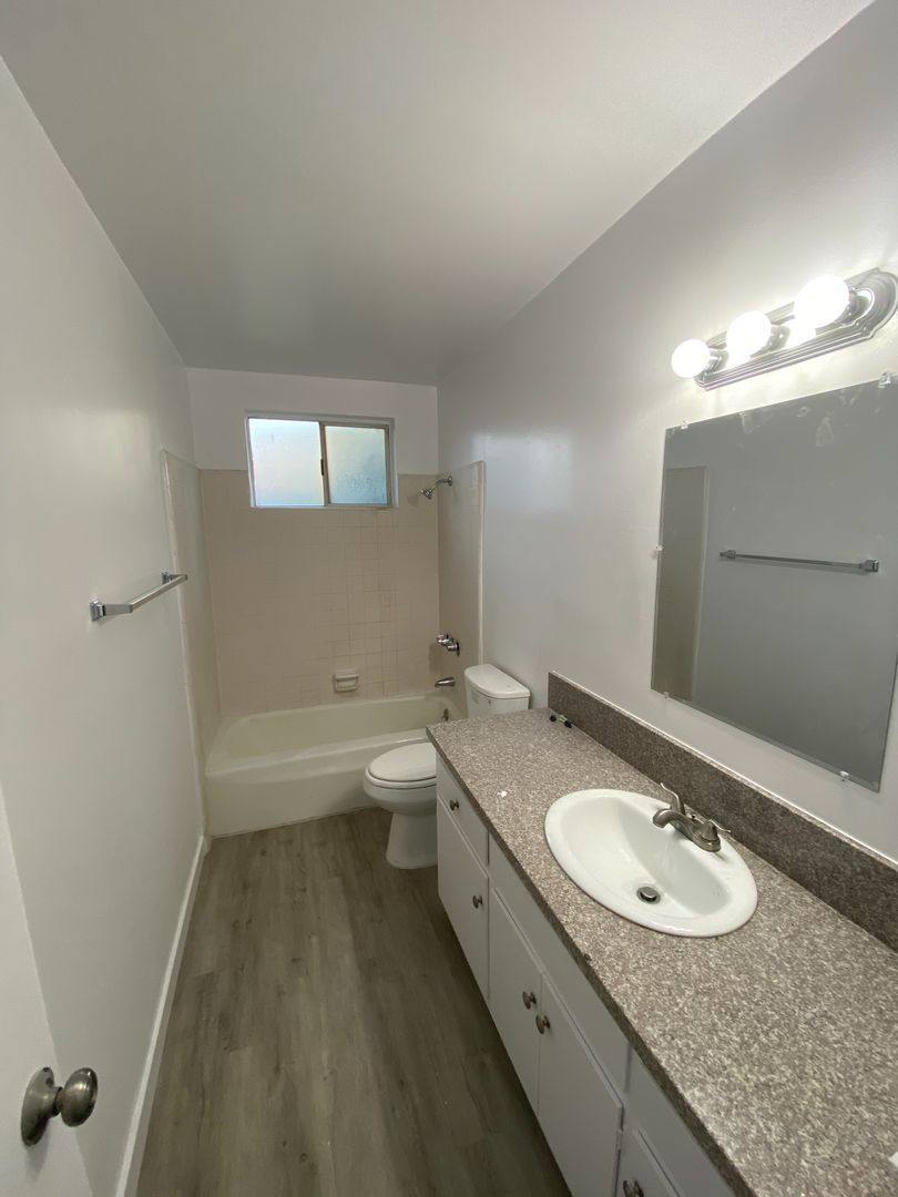Apartment for rent at 13414 Doty Ave, Hawthorne, CA 90250