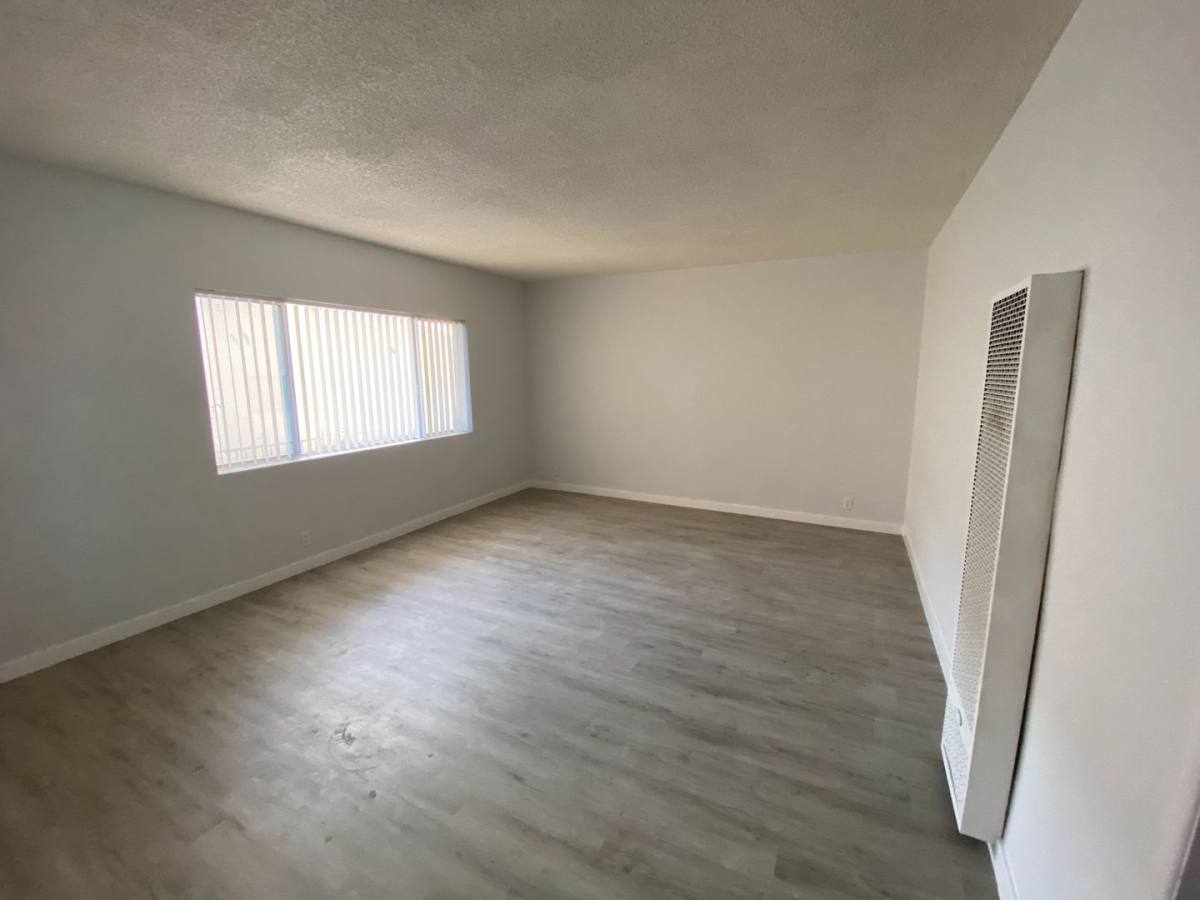 Apartment for rent at 13414 Doty Ave, Hawthorne, CA 90250