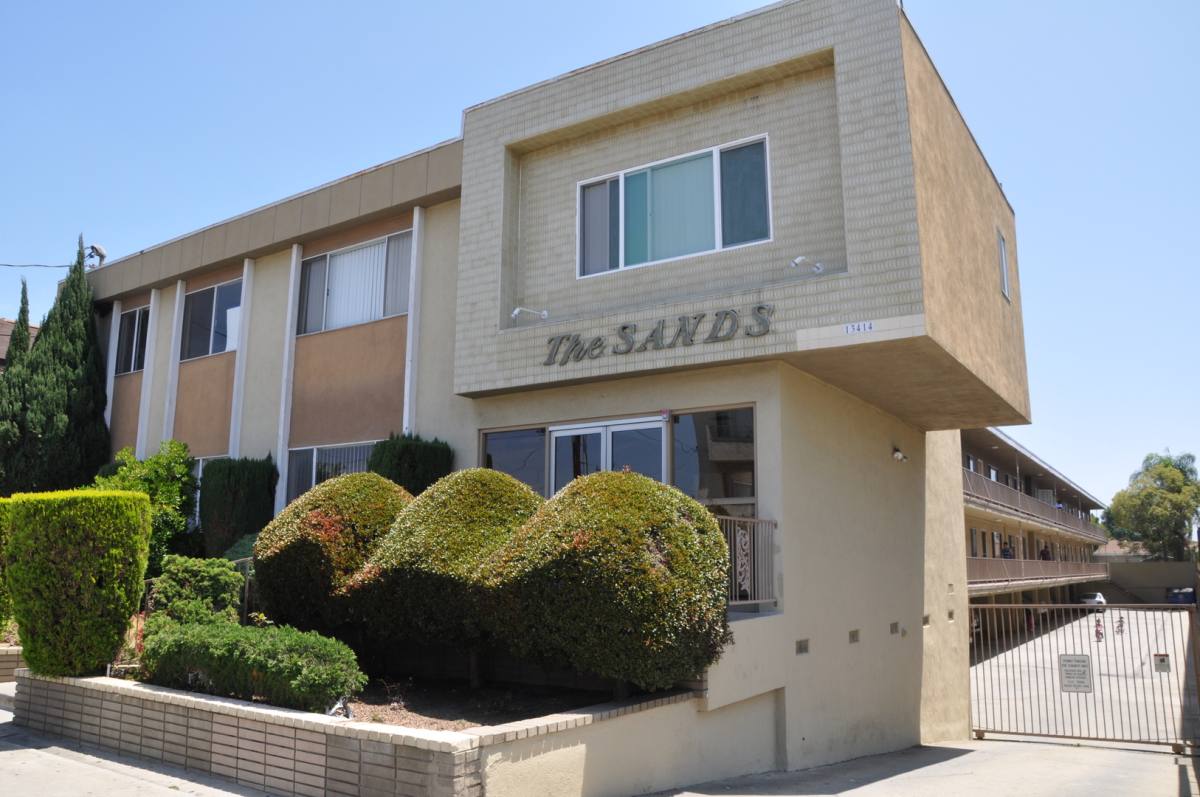 Apartment for rent at 13414 Doty Ave, Hawthorne, CA 90250