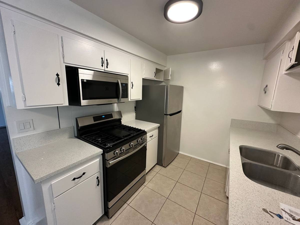 Apartment for rent at 700 E Holly Ave, El Segundo, CA 90245