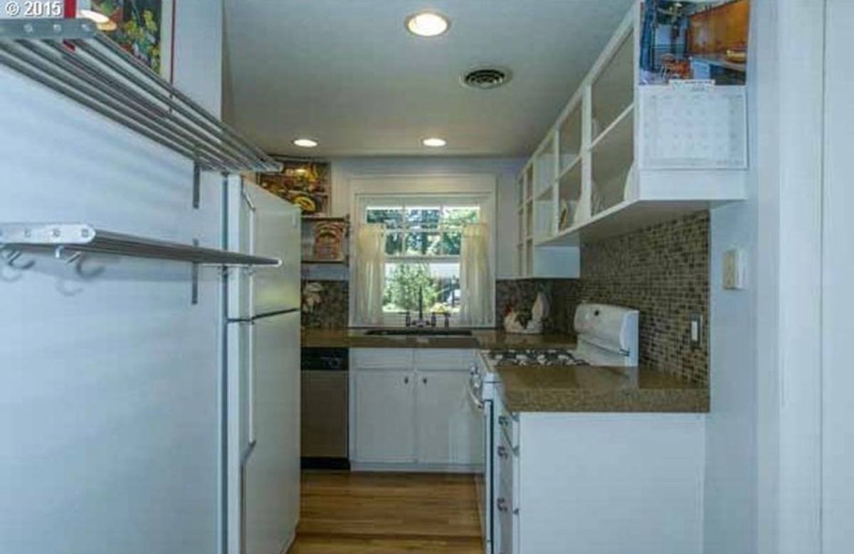House for rent at 6053 Fernbrook St, Lake Oswego, OR 97035