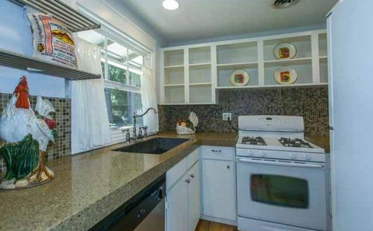 House for rent at 6053 Fernbrook St, Lake Oswego, OR 97035