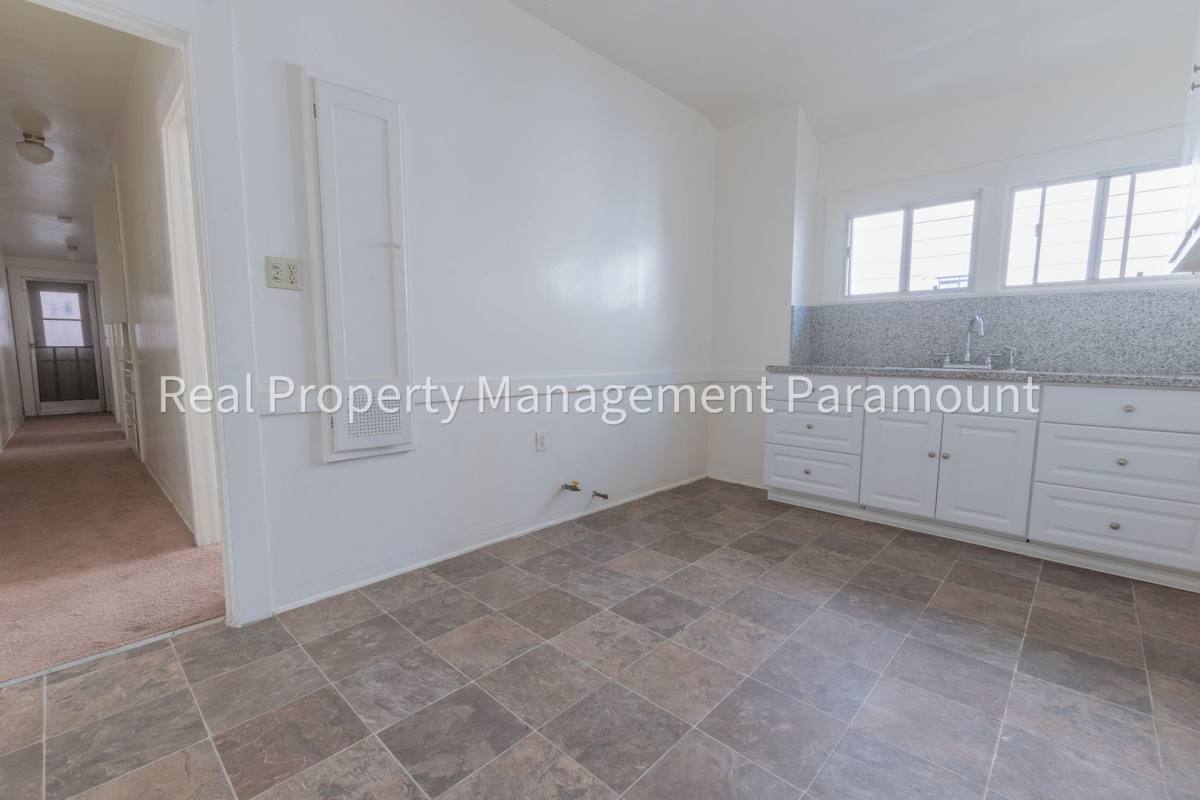 Apartment for rent at 333 W 57th St, Los Angeles, CA 90037