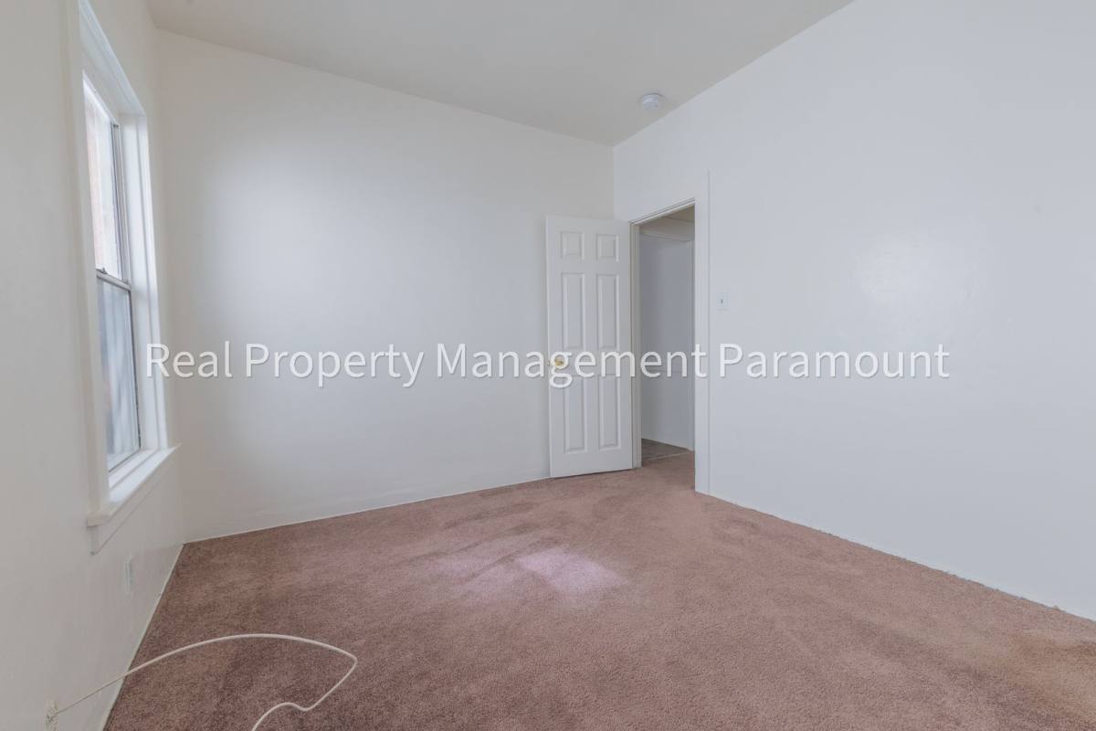 Apartment for rent at 333 W 57th St, Los Angeles, CA 90037