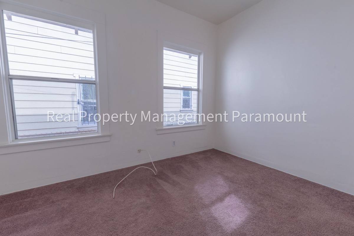 Apartment for rent at 333 W 57th St, Los Angeles, CA 90037