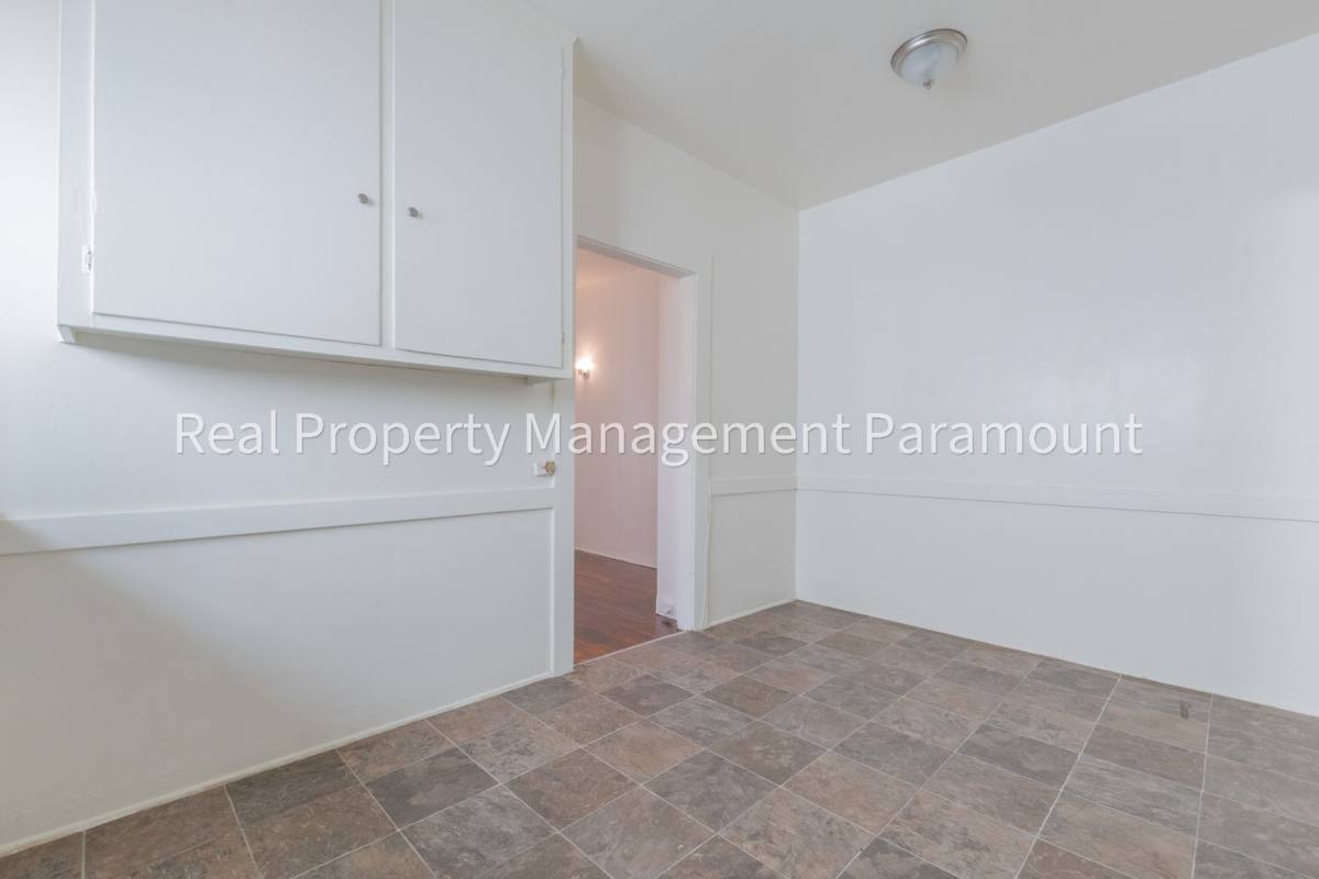 Apartment for rent at 333 W 57th St, Los Angeles, CA 90037