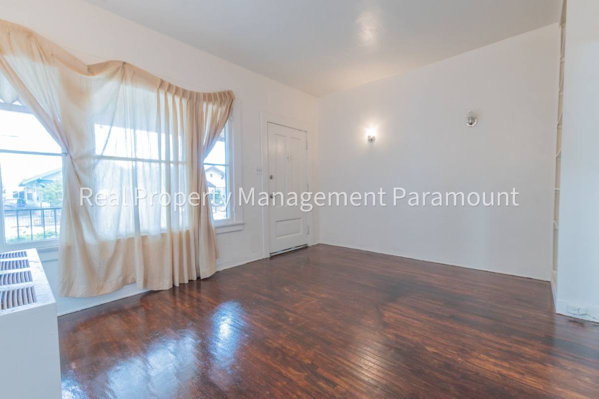 Apartment for rent at 333 W 57th St, Los Angeles, CA 90037