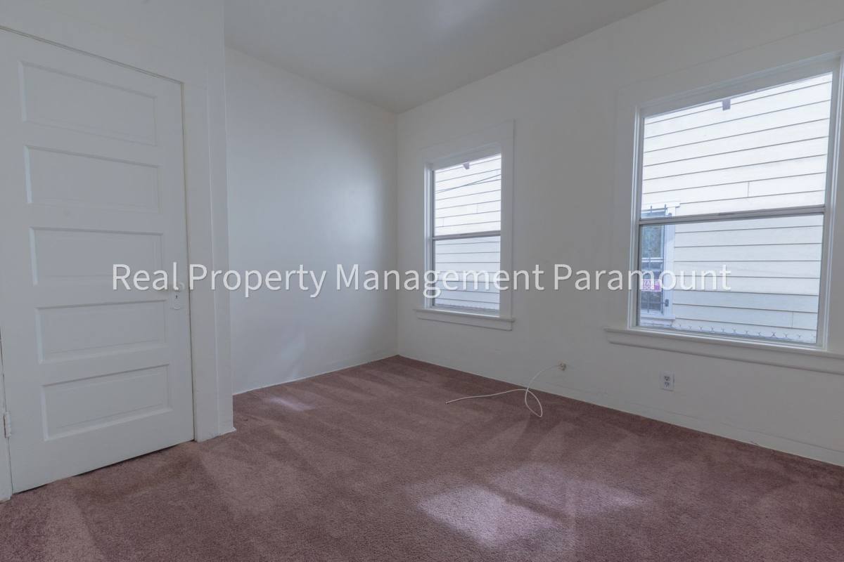 Apartment for rent at 333 W 57th St, Los Angeles, CA 90037