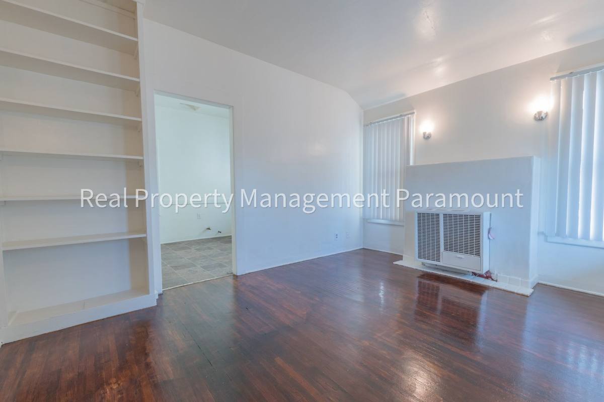 Apartment for rent at 333 W 57th St, Los Angeles, CA 90037