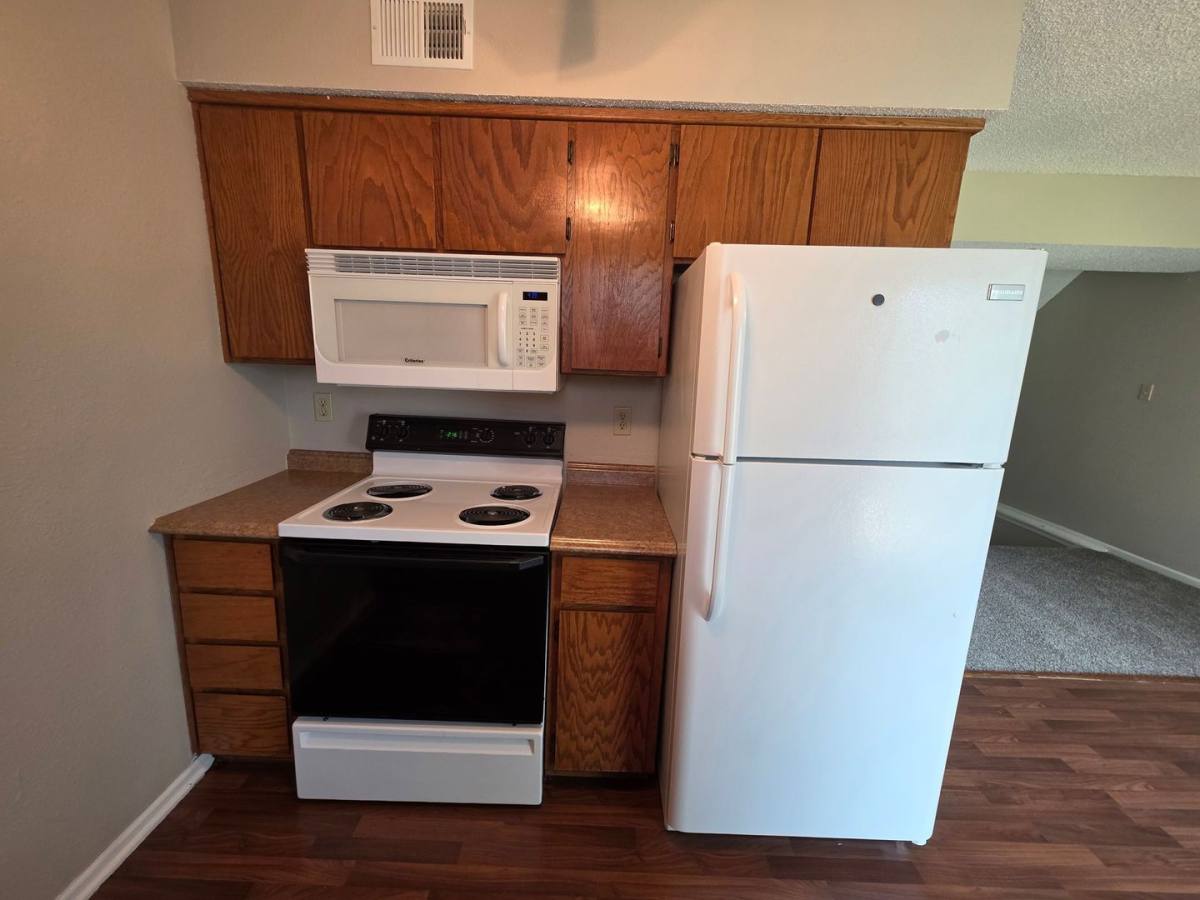 House for rent at 18902 Manor Dr, Independence, MO 64058