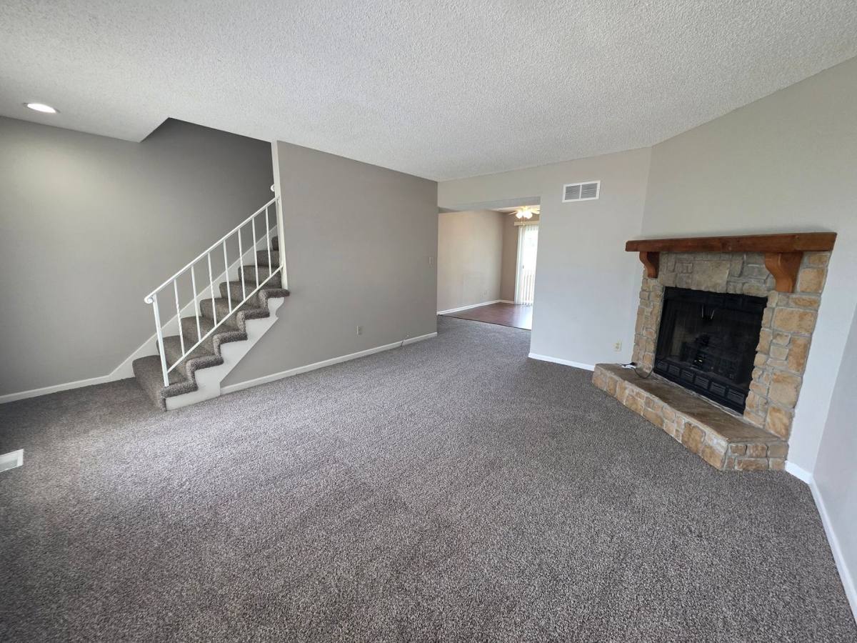 House for rent at 18902 Manor Dr, Independence, MO 64058