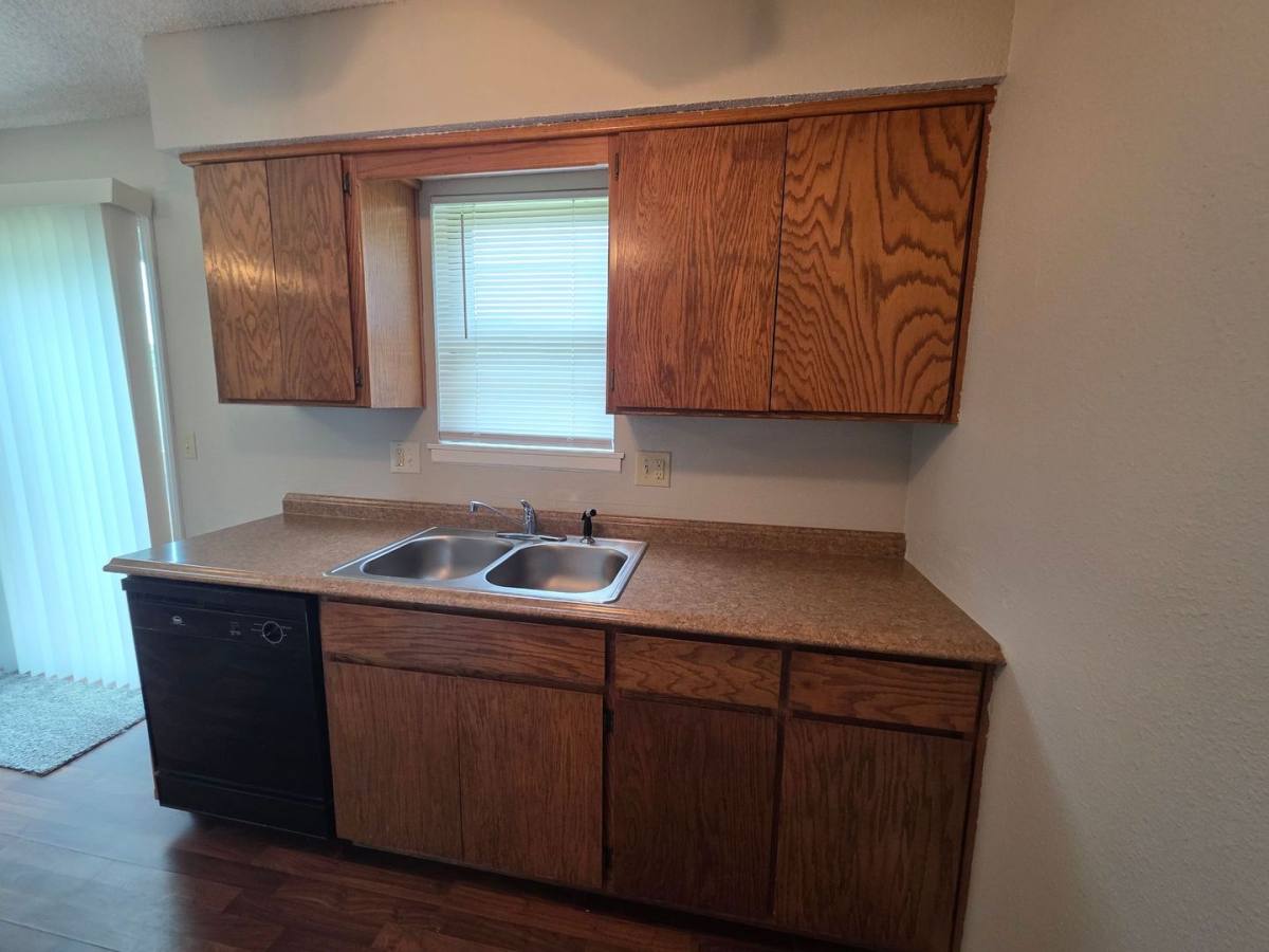 House for rent at 18902 Manor Dr, Independence, MO 64058
