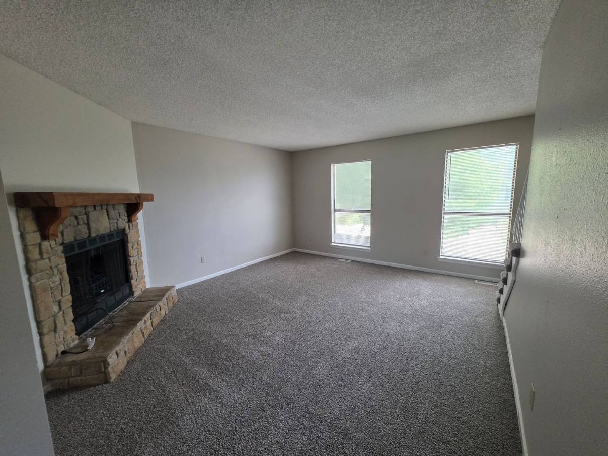 House for rent at 18902 Manor Dr, Independence, MO 64058