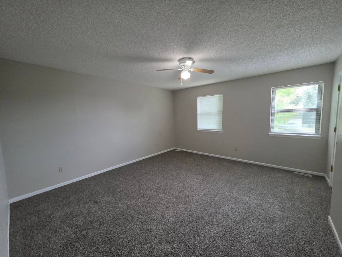 House for rent at 18902 Manor Dr, Independence, MO 64058