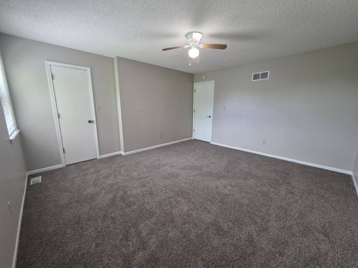 House for rent at 18902 Manor Dr, Independence, MO 64058