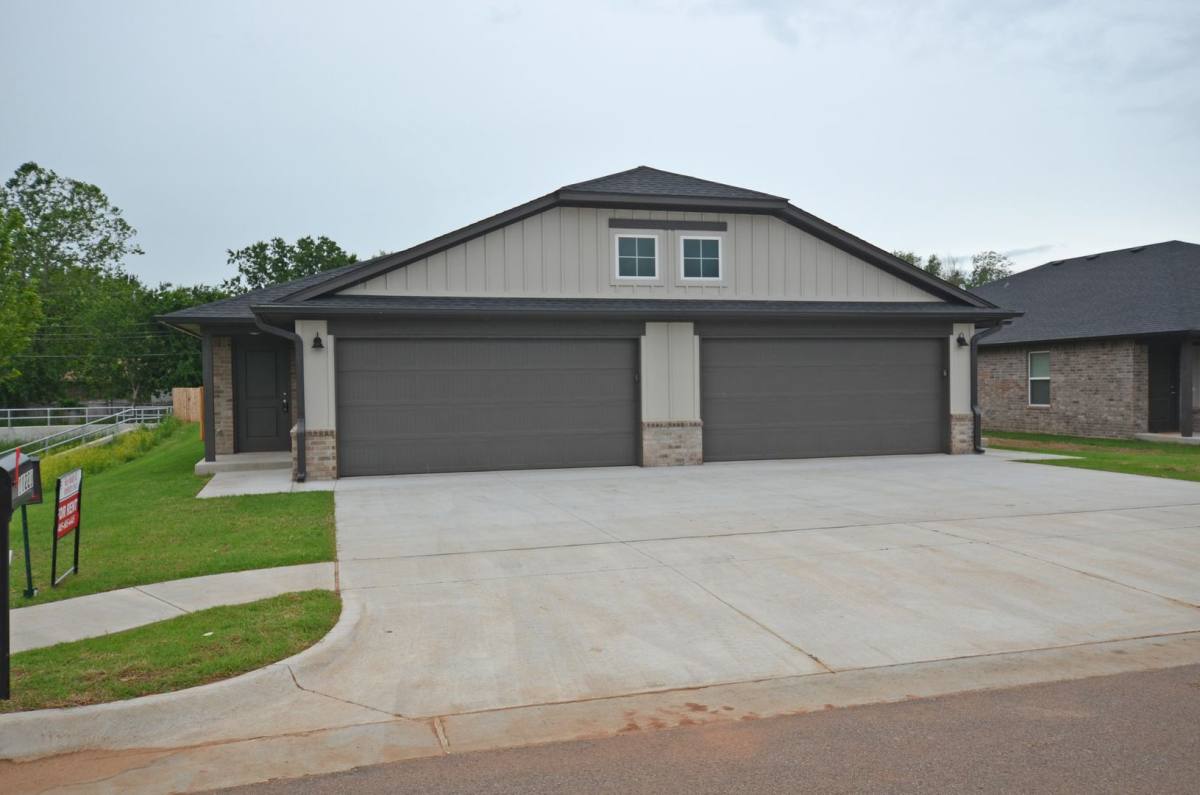 Townhouse for rent at 11227 Howard Dr, Oklahoma City, OK 73114
