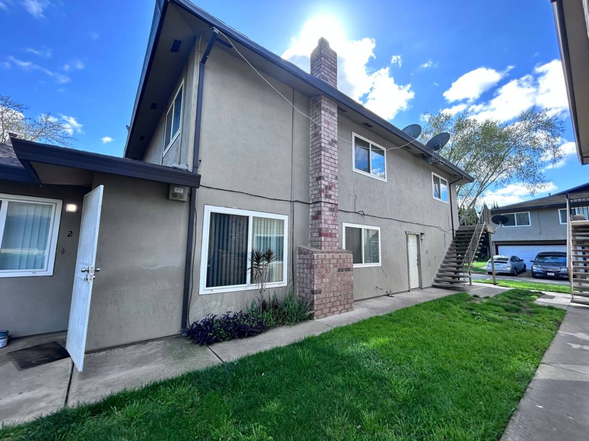 Apartment for rent at 2915 Norcade Circle, Sacramento, CA 95826