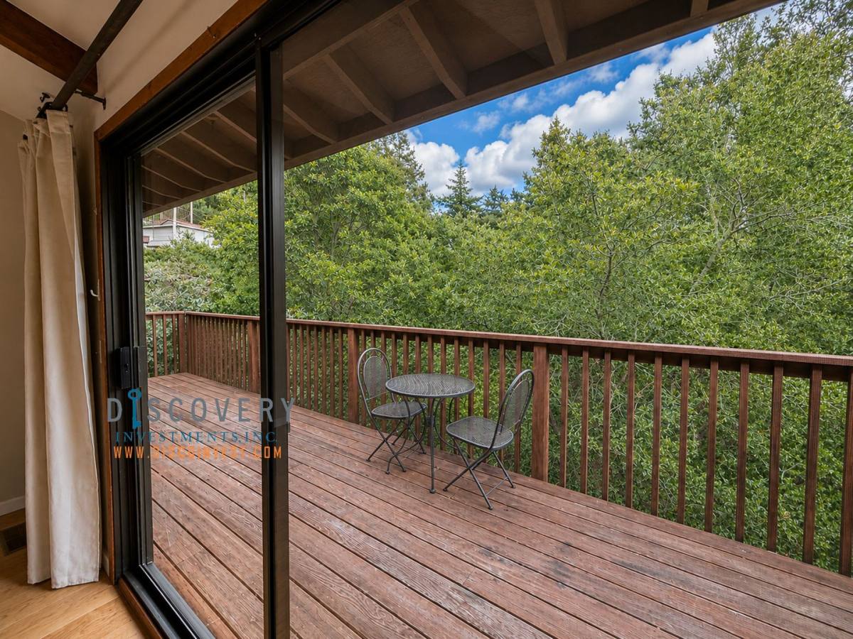 House for rent at 1188 Glencourt Dr, Oakland, CA 94611