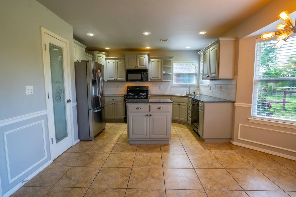 House for rent at 9709 E 111th St N, Owasso, OK 74055