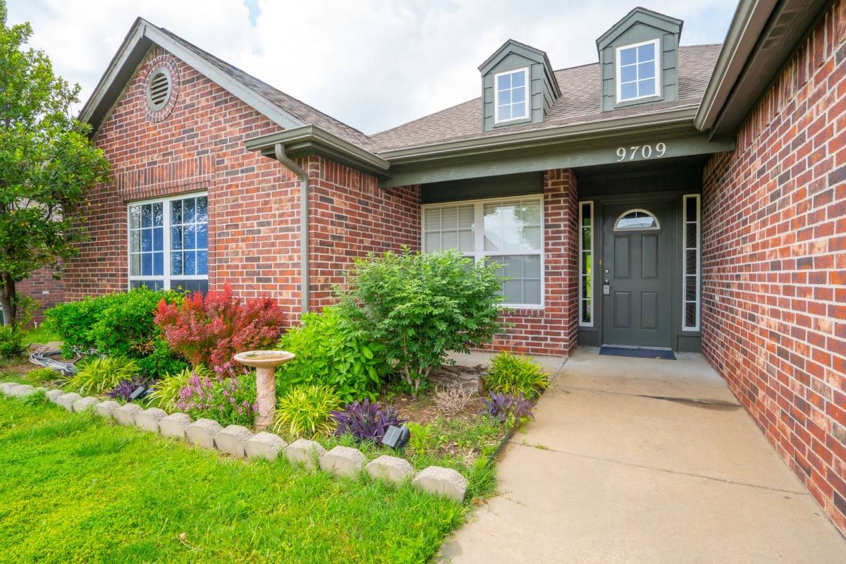 House for rent at 9709 E 111th St N, Owasso, OK 74055