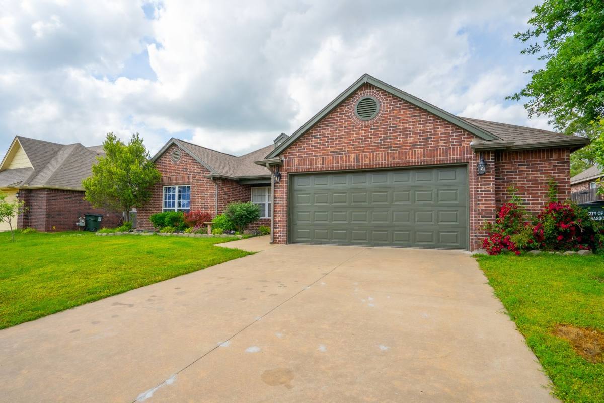 House for rent at 9709 E 111th St N, Owasso, OK 74055