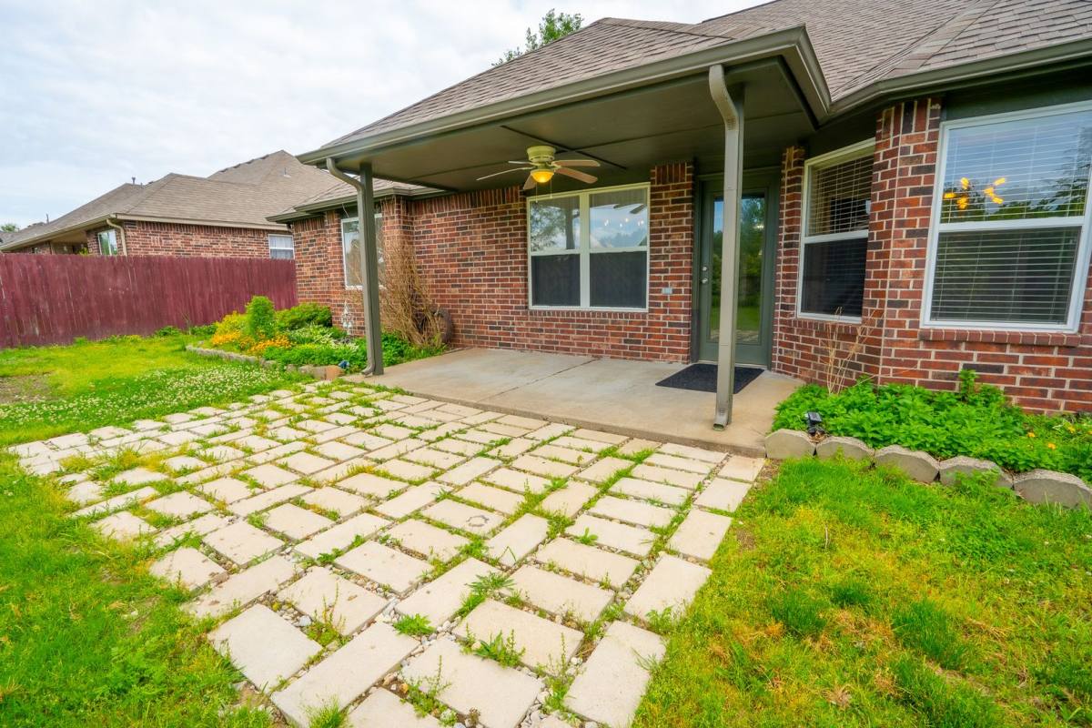 House for rent at 9709 E 111th St N, Owasso, OK 74055