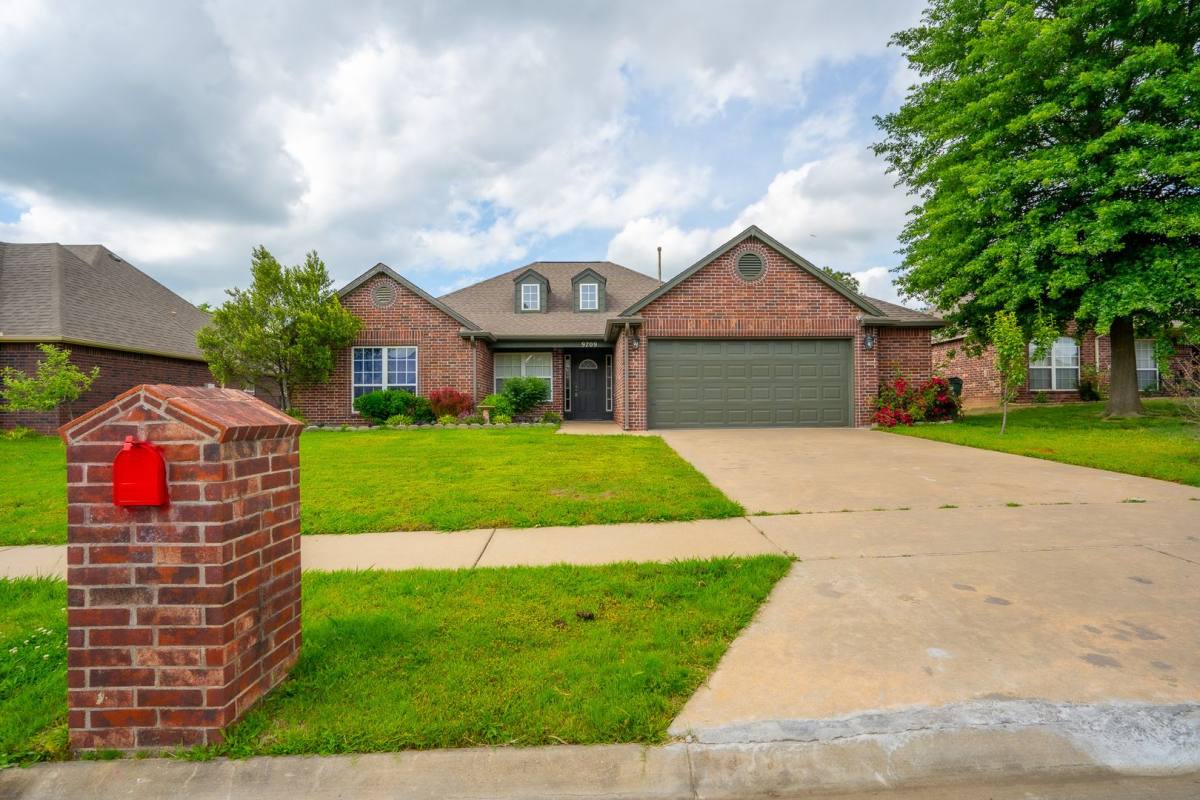 House for rent at 9709 E 111th St N, Owasso, OK 74055