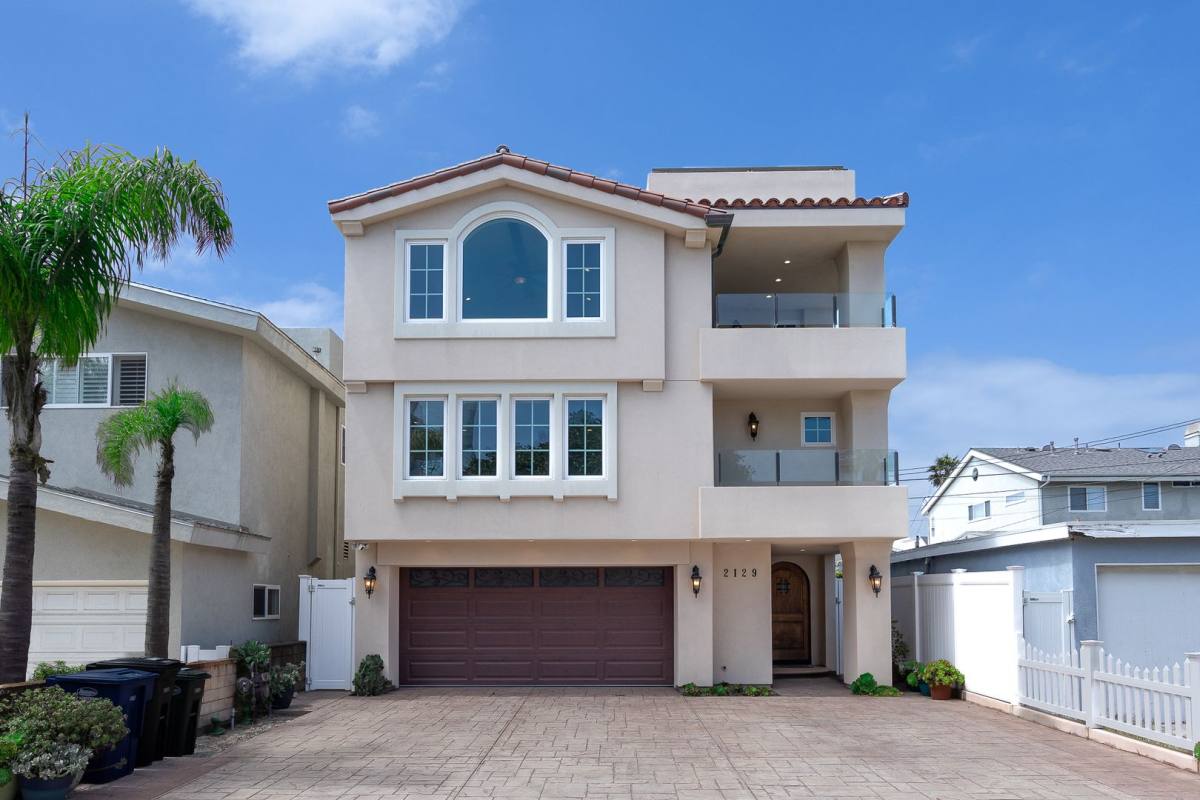 Apartment for rent at 2129 Piru Ave, Oxnard, CA 93035