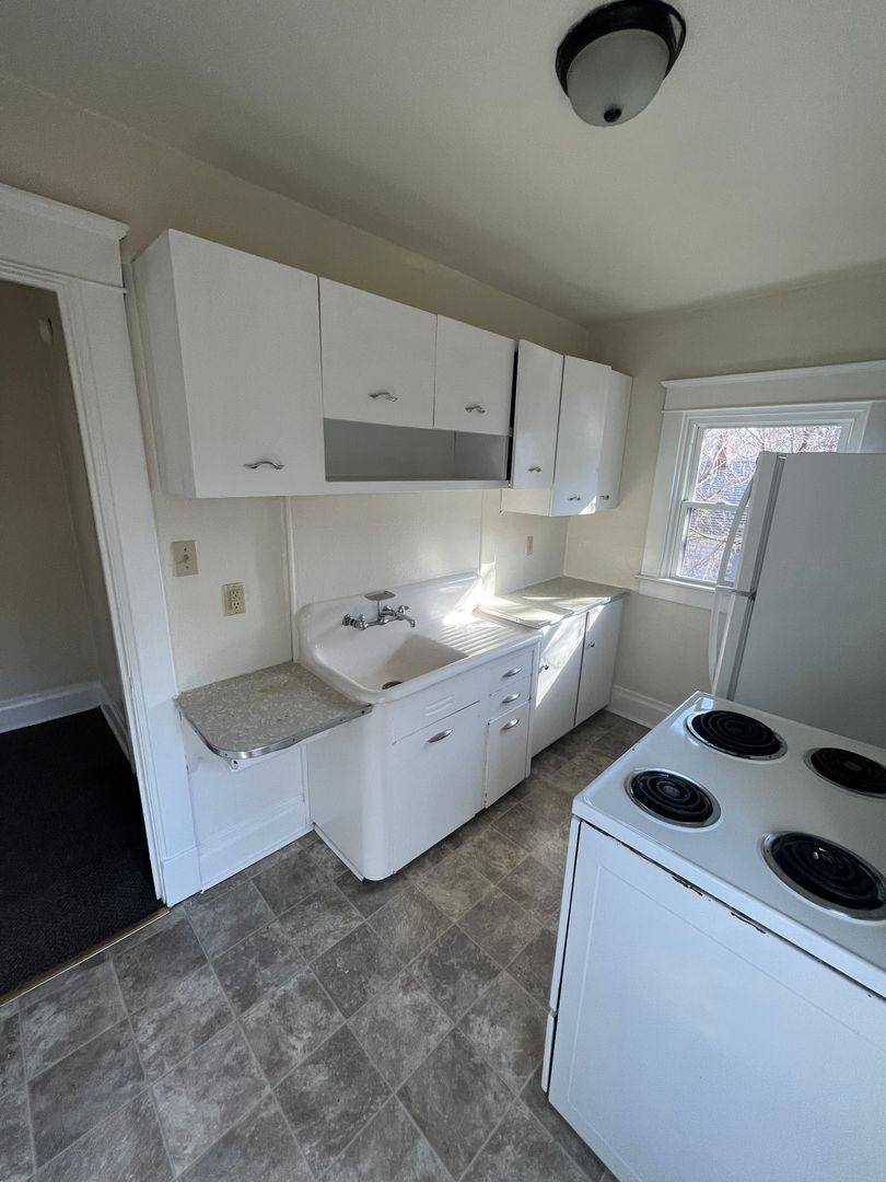 Apartment for rent at 721 Poplar, Erie, PA 16502