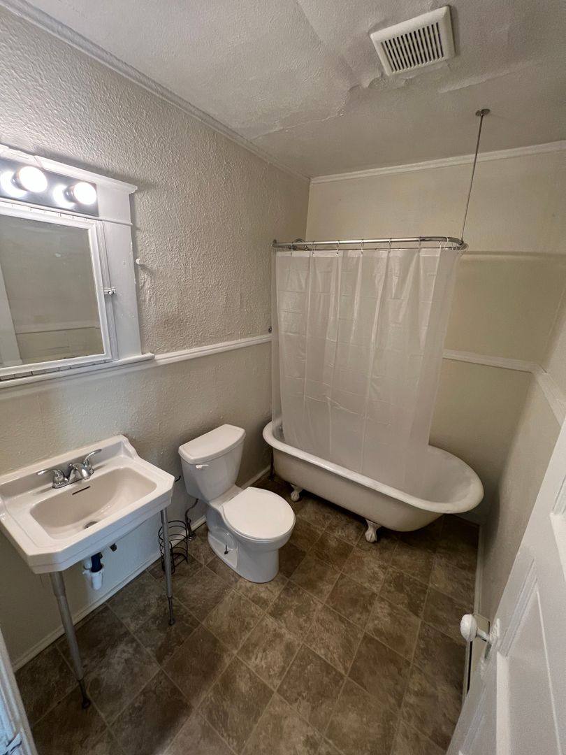 Apartment for rent at 721 Poplar, Erie, PA 16502