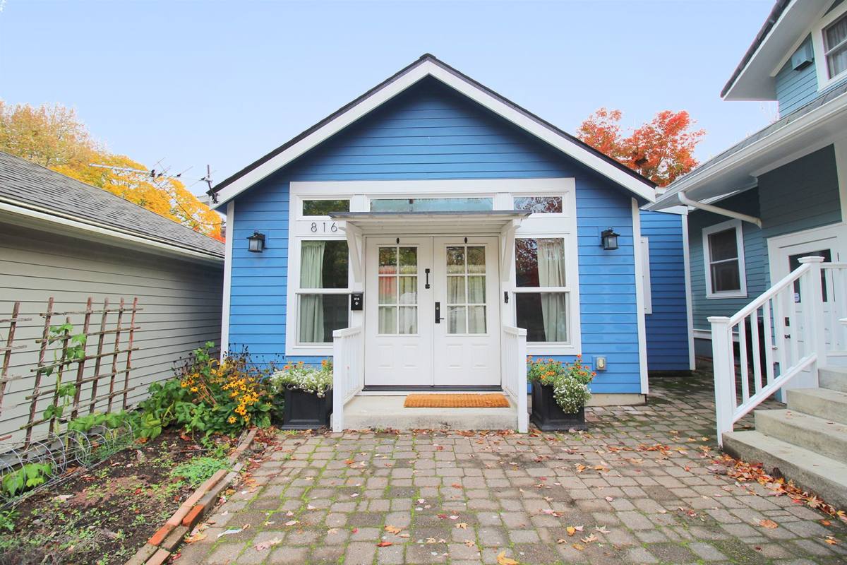 Townhouse for rent at 816 NE Imperial Ave, Portland, OR 97232